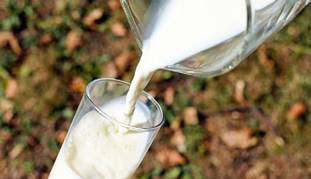 Corona: दूध पीने का सही समय क्‍या है और कब इसे पीना हो सकता है नुकसानदेह?