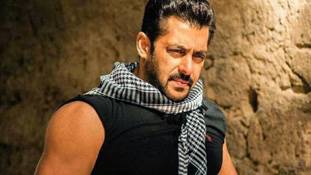 कभी सलमान खान एक साथ इतने फिल्मों की शूटिंग करते कि भूल जाते थे लोकेशन-संवाद कभी सलमान खान एक साथ इतने फिल्मों की शूटिंग करते कि भूल जाते थे लोकेशन-संवाद
