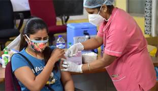 कोरोना वैक्सीन को लेकर नए दिशा-निर्देश, गर्भवती महिलाओं के लिए गुड न्यूज