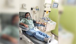 फरिश्ता है यह शख्स, अजनबी फोन कॉल पर प्लाज्मा डोनेट करने के लिए 1600 किमी का सफर!