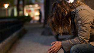 सास-ससुर और पति की मौत के बाद पड़ोसी से तंग आकर महिला ने बेटे संग दी जान, वजह इससे ज्यादा है