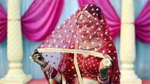 शादी की सही उम्र को लेकर क्या प्रोफेशनल लड़कियां यामी गौतम और करीना से इंस्पायर हैं?