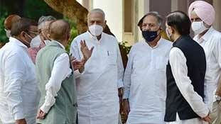 मोदी से लड़ने वालों के चेहरे तो देखिए... मोदी से लड़ने वालों के चेहरे तो देखिए...