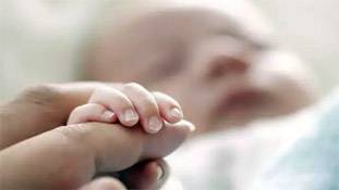 पति की मौत से पहले मातृत्व सुख पाने के लिए महिला की जद्दोजहद