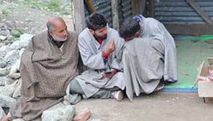 कश्मीर में आए दो धोखेबाज शरणार्थी, जिन्होंने सनातन धर्म का नाश कर दिया! कश्मीर में आए दो धोखेबाज शरणार्थी, जिन्होंने सनातन धर्म का नाश कर दिया!