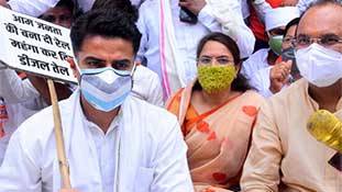 गहलोत- पायलट की 'नाक की लड़ाई' में कट रही है कांग्रेस की नाक...