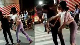लखनऊ में कैब ड्राइवर को सरेआम मारती लड़की को क्या कहेंगे, सनकीपन या फिमिनिज्म ओवरलोडेड? लखनऊ में कैब ड्राइवर को सरेआम मारती लड़की को क्या कहेंगे, सनकीपन या फिमिनिज्म ओवरलोडेड?