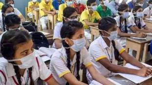 कोरोना के खतरे के बावजूद स्कूल खोलना जरूरी है कोरोना के खतरे के बावजूद स्कूल खोलना जरूरी है