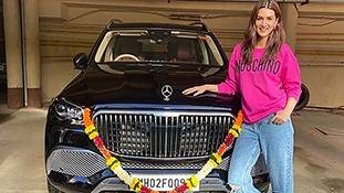 Mercedes का नया मॉडल है फिल्मी सितारों में ताजा क्रेज, रणवीर-आयुष्मान के बाद कृति ने खरीदी ये कार Mercedes का नया मॉडल है फिल्मी सितारों में ताजा क्रेज, रणवीर-आयुष्मान के बाद कृति ने खरीदी ये कार
