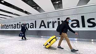 UK के नए यात्रा नियमों के बाद कोविडशील्ड ने कोवैक्सीन से कहा, गज़ब बेइज्जती है यार!