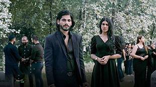 Girgit Web Series Review: एकता कपूर मार्का वाली खाटी वेब सीरीज है 'गिरगिट'