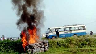 Lakhimpur kheri violence: सबकी अपनी-अपनी थ्योरी, कौन सही-कौन गलत? Lakhimpur kheri violence: सबकी अपनी-अपनी थ्योरी, कौन सही-कौन गलत?