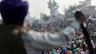 सिंघू बॉर्डर पर हुई जघन्य हत्या ने अराजक किसान आंदोलन के खाते में एक सितारा और जड़ दिया! सिंघू बॉर्डर पर हुई जघन्य हत्या ने अराजक किसान आंदोलन के खाते में एक सितारा और जड़ दिया!