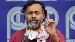 Yogendra Yadav के निलंबन ने किसान आंदोलन में घुसी राजनीति का वीभत्स चेहरा सामने ला दिया