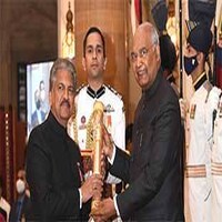 आनंद महिंद्रा ने खुद को पद्म सम्मान के नाकाबिल बताकर अपना कद और बड़ा कर दिया आनंद महिंद्रा ने खुद को पद्म सम्मान के नाकाबिल बताकर अपना कद और बड़ा कर दिया