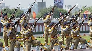 NDA की परीक्षा में पहली बार बैठीं लड़कियां, बता दिया कि देशसेवा की कैसी ललक थी