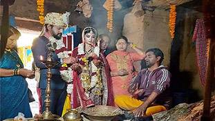 कैटरीना कैफ के भव्य वेडिंग प्लान की चर्चा के बीच एक एक्ट्रेस ने की शिव मंदिर में सिंपल शादी!