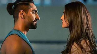 बहस में चंडीगढ़ करे आशिकी मूवी, जब दर्शकों को पता चला हिरोइन ने सेक्स चेंज कराया है...