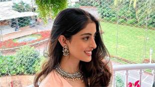 नव्या नवेली के पके बाल दिख गए, आपकी नजर में क्या सफेद बालों को रंगना चाहिए?