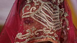 पत्नियों की अदला-बदली करने वाले ये दलाल पति, उफ्फ!