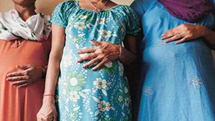 सरोगेसी... जिसके गर्भ में हैं सवाल ही सवाल!