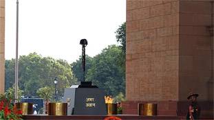 अमर जवान ज्योति 'बुझाने' का सच क्या है, और जानिए इसका इतिहास क्या है... अमर जवान ज्योति 'बुझाने' का सच क्या है, और जानिए इसका इतिहास क्या है...