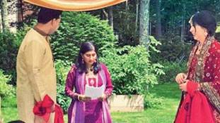 अमेरिका की पहली महिला पुजारी इतनी चर्चा में क्यों हैं?