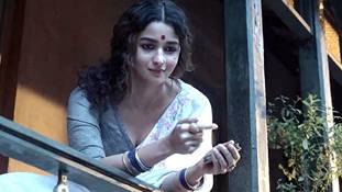 आलिया से नफरत गंगूबाई काठियावाड़ी के बॉक्स ऑफिस पर तो नहीं मगर IMDb पर जरूर दिख रही है!