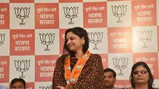 'लड़की हूं लड़ सकती हूं' ब्रांड की तीसरी लड़की ने कांग्रेस के खिलाफ लड़ाई छेड़ दी!