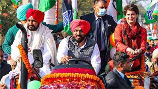 चन्नी के साथ प्रियंका की दो नावों की सवारी पंजाब के चक्कर में यूपी डुबा देगी चन्नी के साथ प्रियंका की दो नावों की सवारी पंजाब के चक्कर में यूपी डुबा देगी