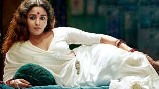 Alia Bhatt Birthday: आलिया की आने वाली 5 फिल्में, जो उनका सितारा बुलंदियों पर पहुंचा देंगी