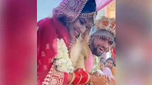 दुल्हन के सामने दूल्हे को ज्ञान देकर पंडित ने बरसों पुरानी परंपरा को आगे बढ़ाया है!