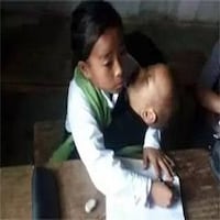 मुझे ज़िंदगी की दुआ देने वाले हंसी आ रही है तेरी सादगी पर, बच्ची का दर्द इसी तस्वीर में है! मुझे ज़िंदगी की दुआ देने वाले हंसी आ रही है तेरी सादगी पर, बच्ची का दर्द इसी तस्वीर में है!