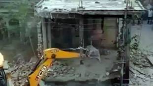 अलवर के बाद जानिये पहले कब अतिक्रमण या विकास के नाम पर मंदिरों को तोड़ा गया? अलवर के बाद जानिये पहले कब अतिक्रमण या विकास के नाम पर मंदिरों को तोड़ा गया?