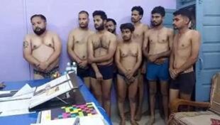 सरकार को पत्रकारों से भय है? यूपी हो या एमपी उनको मिल रही सजा देखकर लगता तो यही है! सरकार को पत्रकारों से भय है? यूपी हो या एमपी उनको मिल रही सजा देखकर लगता तो यही है!