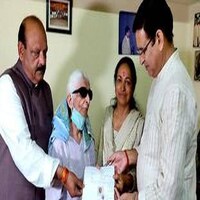 पुष्पा मुंजियाल जैसे लोगों के लिए ही सही, राहुल गांधी को हिम्मत नहीं हारना चाहिए! पुष्पा मुंजियाल जैसे लोगों के लिए ही सही, राहुल गांधी को हिम्मत नहीं हारना चाहिए!