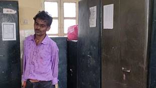 पंजाब में AAP के हेल्थ मिनिस्टर और UP के एक सफाईकर्मी में फर्क 'ईमानदारी' का ही है!