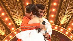 'देवताओं का मजाक' उड़ाने वाले मुनव्वर ने शो जीता, क्यों हो रही है कंगना रनौत की तारीफ़ और निंदा?