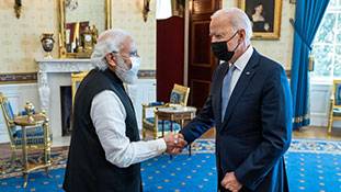 आखिर क्यों भारत को अपने खेमे में करना चाहता है अमेरिका आखिर क्यों भारत को अपने खेमे में करना चाहता है अमेरिका