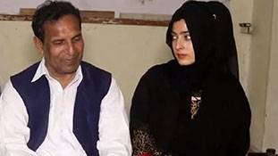 आशिया से निकाह के बाद बुजर्ग ने कहा जोड़े आसमान में बनते हैं, अंधेरों को हम सुबह कैसे कहें?