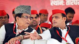 अखिलेश यादव सपा के ताकतवर नेता नहीं रहे, आजम खान ने हथिया ली है जगह!