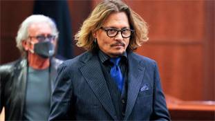 Johnny Depp की जीत, घरेलू हिंसा के शिकार हुए सभी 'पुरुषों' की जीत है... Johnny Depp की जीत, घरेलू हिंसा के शिकार हुए सभी 'पुरुषों' की जीत है...