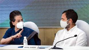 राहुल और सोनिया के लिए कांग्रेस का संघर्ष भी चुनावी प्रदर्शन जैसा क्यों लगता है राहुल और सोनिया के लिए कांग्रेस का संघर्ष भी चुनावी प्रदर्शन जैसा क्यों लगता है