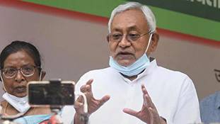 पलटू चाचा की अध्यक्षता में JDU का तीर RJD की लालटेन के दम पर निशाना तलाशने की कोशिश में पलटू चाचा की अध्यक्षता में JDU का तीर RJD की लालटेन के दम पर निशाना तलाशने की कोशिश में