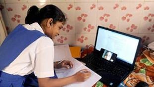 ऑनलाइन शिक्षा: वरदान या अभिशाप? ऑनलाइन शिक्षा: वरदान या अभिशाप?