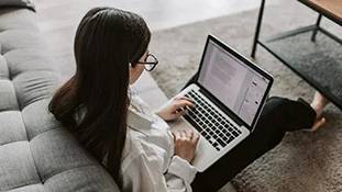 क्या है Moonlighting? जिसकी वजह से विप्रो ने निकाल दिए 300 कर्मचारी