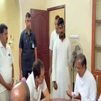 पादरी जॉर्ज पोनइया के बाद राहुल गांधी को यति नरसिंहानंद से भी मिल लेना चाहिए पादरी जॉर्ज पोनइया के बाद राहुल गांधी को यति नरसिंहानंद से भी मिल लेना चाहिए