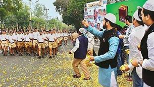 संघ और मुसलमानों में संवाद से दुखी होने वाले आखिर कौन हैं?