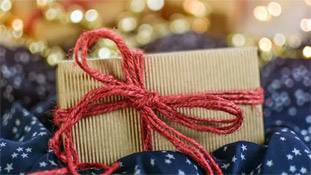 Diwali Gifts: दिवाली पर पत्नी को सोना-चांदी नहीं, दीजिए काम के ये 8 तोहफे