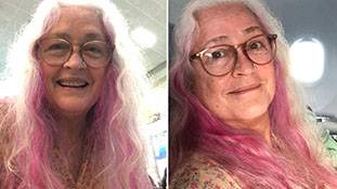 नफीसा अली अपने बालों को पिंक कलर में रंग कर जिंदगी जीना सिखा रही हैं